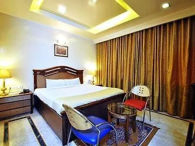 Hotel Zeeras Βαρανάσι 3*,