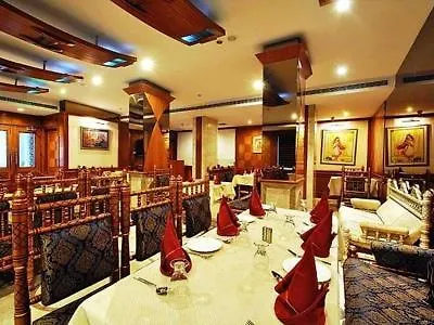 Hotel Zeeras Varanasi 3*,